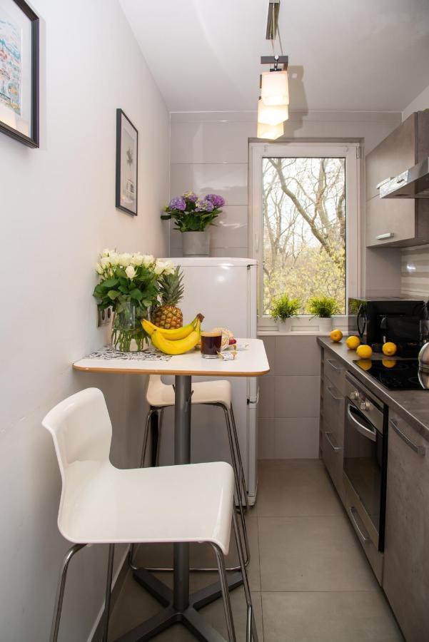 A Flat In - M121 Apartment *